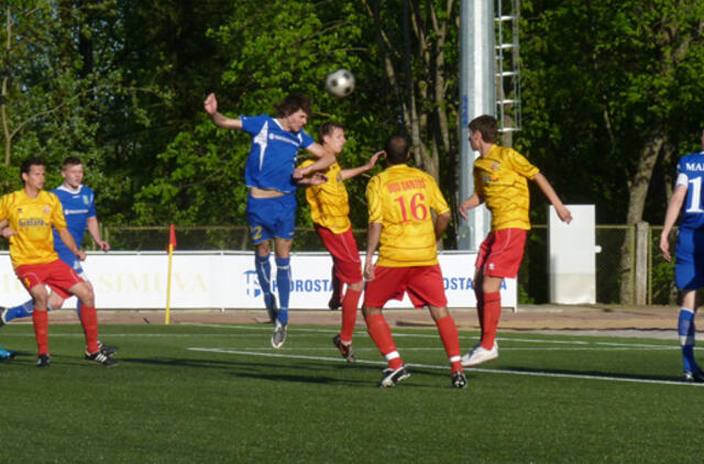 Futbolas: Klaipėdos ekipos toliau murkdosi dugne