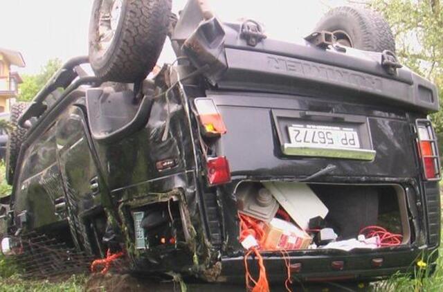 Išgėrusi mergina nesuvaldė "Hummer"