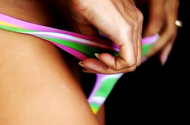 Kvaišalus nuteistajam žmona gabeno angoje