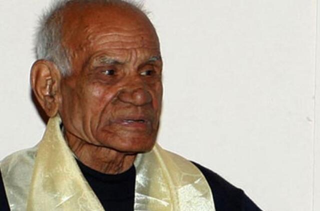 Mėgindamas įveikti Everestą, mirė 82 metų nepalietis