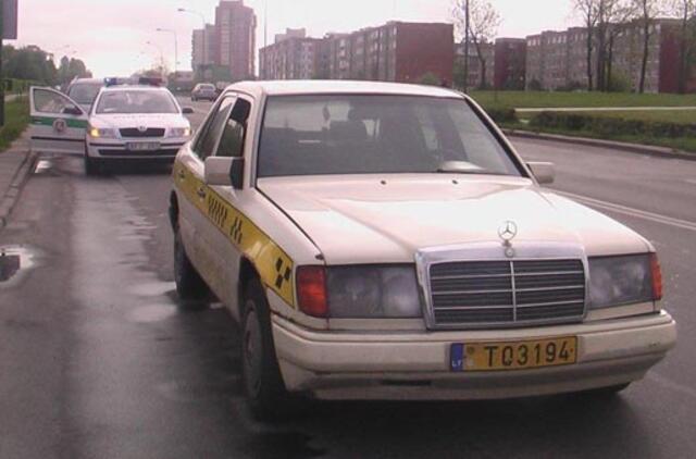 Policija dėkoja studentams, sulaikiusiems girtą taksistą