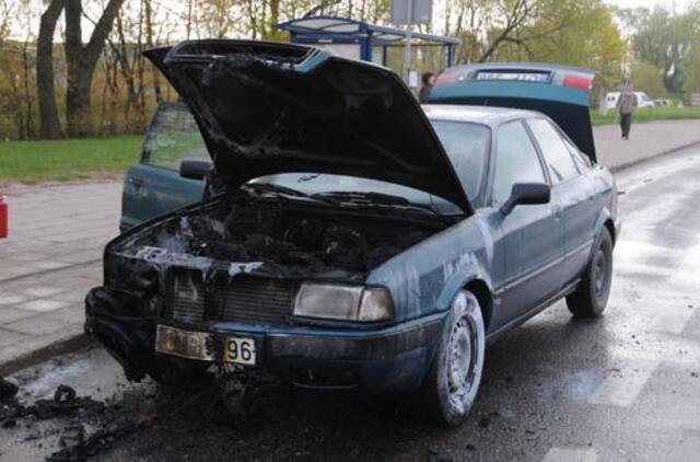 Rytinio piko metu - lengvojo automobilio gaisras