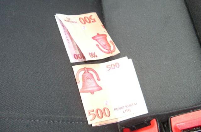 Sulaikytasis kontrabandininkas bandė papirkti pareigūnus