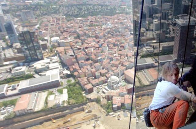 "Žmogus voras" įkopė į aukščiausią Turkijos dangoraižį