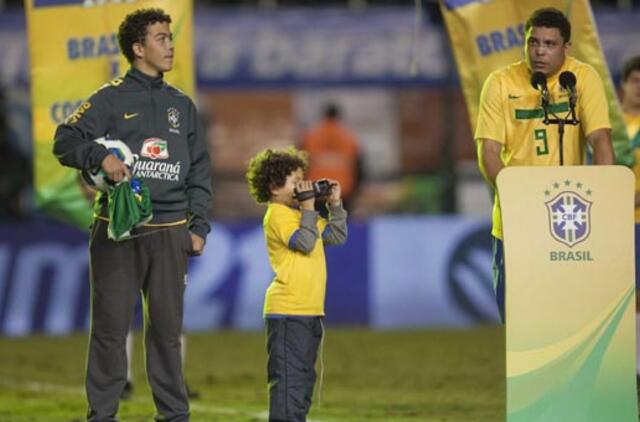 Futbolininkas Ronaldas atsisveikino su Brazilijos rinktine