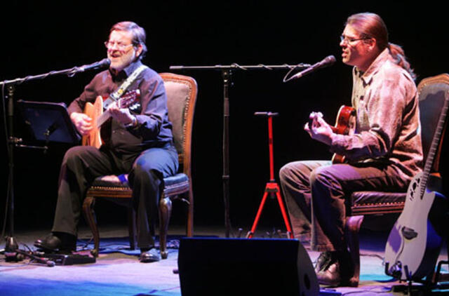 Į pirmąjį reisą "Muzikuojantį keltą" ves bardai