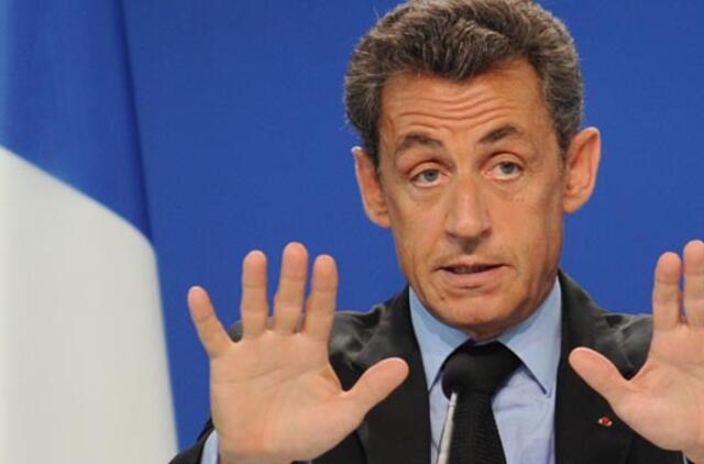 Nicolas Sarkozy užpuolęs žmogus teigia norėjęs su juo pasiginčyti dėl karo veiksmų Libijoje