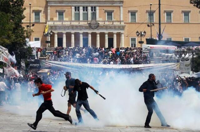 Policija prieš protestuotojus Graikijoje panaudojo ašarines dujas