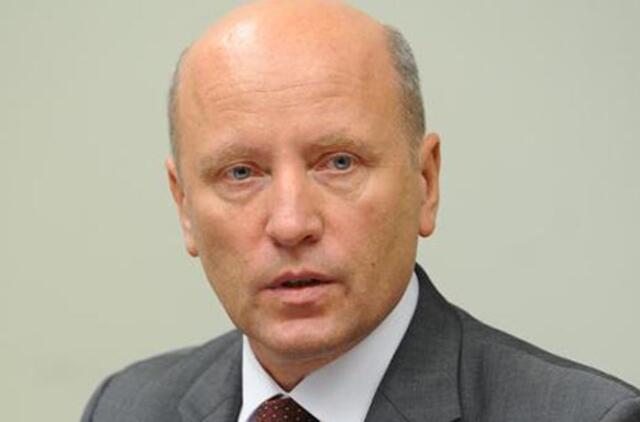 Tirs, kaip Raimundas Palaitis naudojasi tarnybine mašina