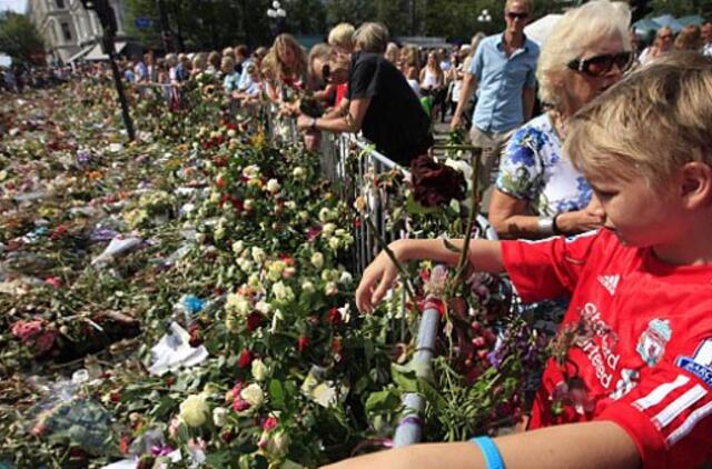 Andersas Beringas Breivikas galėjo filmuoti šaudymą Norvegijos saloje