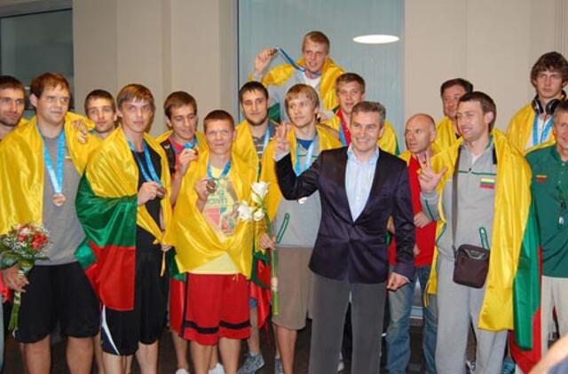 Bronziniams prizininkams - patriotinės dovanos