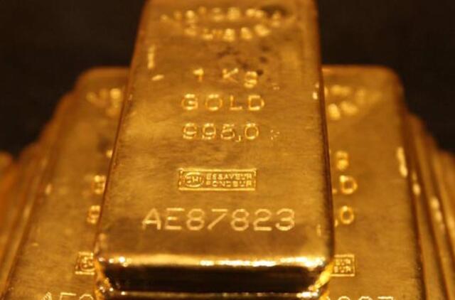 Dėl euro zonos skolų krizės auksas ir toliau brangsta