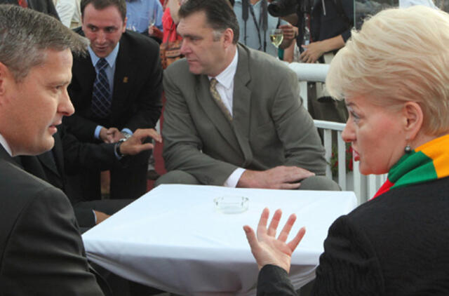 Europos krepšinio čempionato sirgalių būryje - ir aukšti valstybių pareigūnai