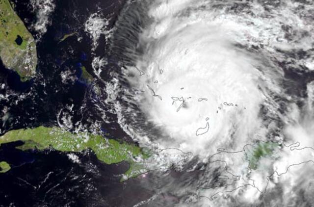 JAV rytinė pakrantė rengiasi artėjančiam uraganui "Irene"