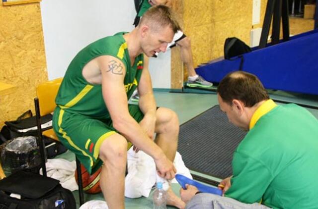 Kaip gaminami pėdų antspaudai krepšininkų padukams