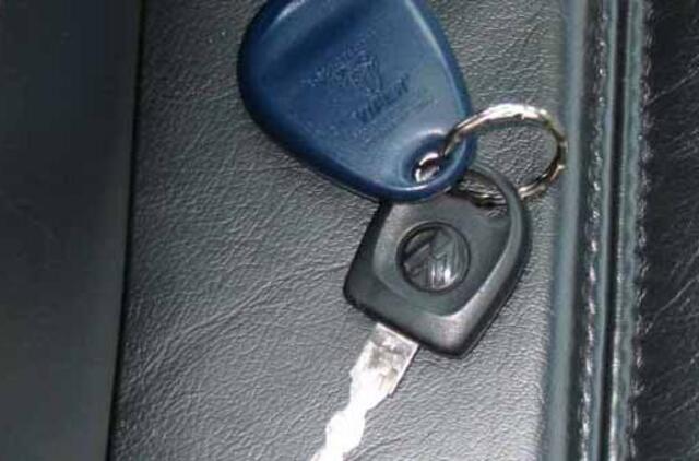 Kaune plėšikai atėmė iš jaunuolio automobilį