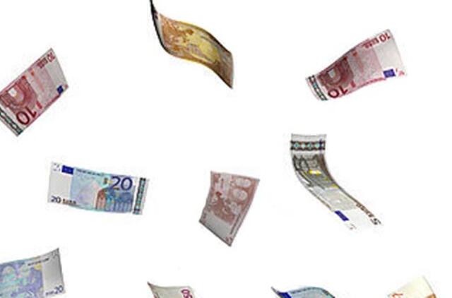 Olandijos greitkelyje "lijo" banknotais