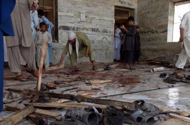 Per išpuolį prieš mečetę Pakistane žuvo 34 žmonės, 100 - sužeista