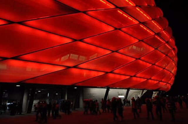 Arena, sukelianti automobilių avarijas