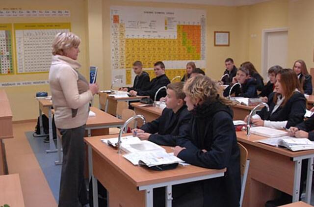 Direktoriams mokytojauti leista, bet su saiku