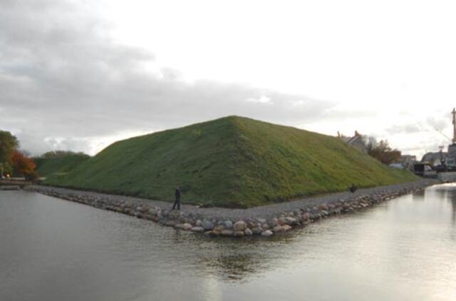 Iš piliavietės teritorijos tuščiomis išeiti nenori