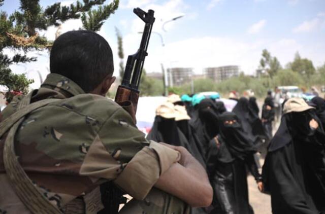 Jemeno saugumo pajėgos šaudė į protestuotojus