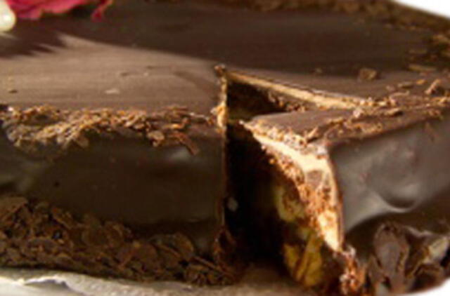 Kanadoje moteris atsitiktinai pavaišino kolegas šokoladiniu tortu su marihuana