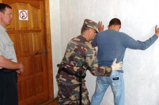 Kavinėje muštynes sukėlę gruzinai nenurimo ir Užsieniečių registracijos centre