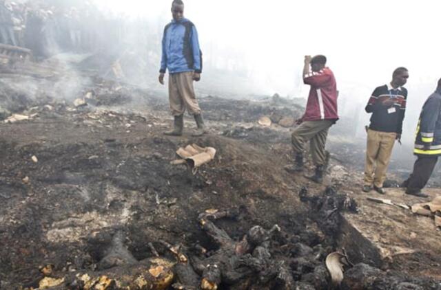 Kenijoje sprogus benzino vamzdynui žuvo 100 žmonių