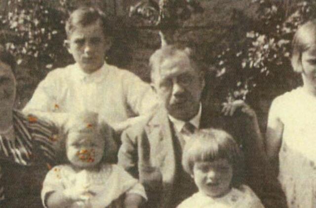 Klaipėdos akvarelės: namai ir žmonės (213)