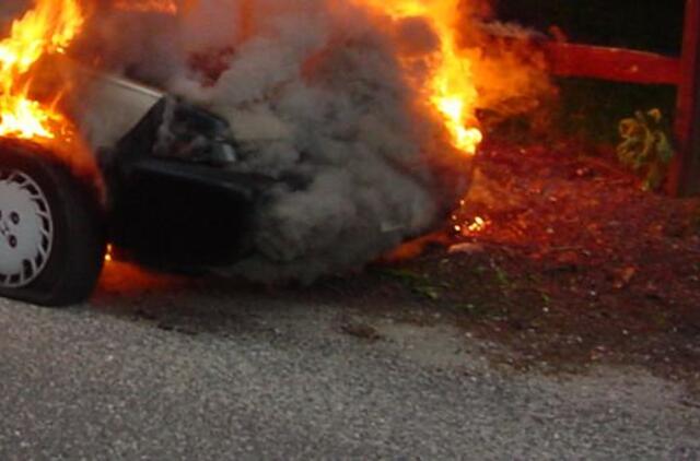 Marijampolėje padegtas policininko automobilis