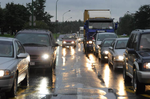 Patarimai vairuotojams: įtampa eismo spūstyje