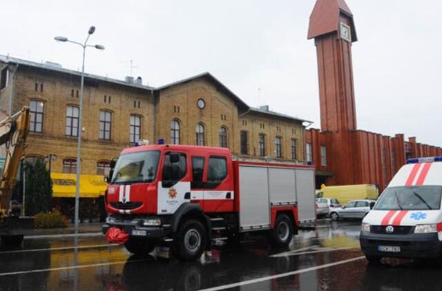 Prie geležinkelio stoties rasta bomba