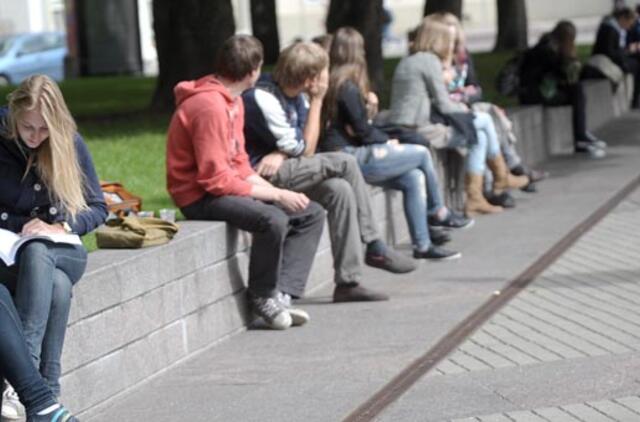 Seimas svarstys, ar studijuojantys našlaičiai turėtų išmokas gauti ilgiau