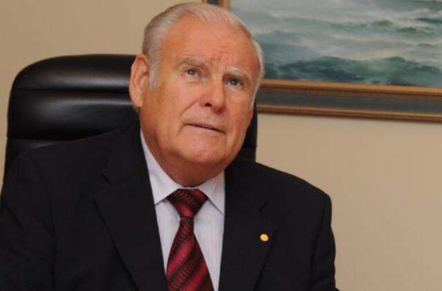 Atsisveikinti su Bronislovu Lubiu galima Mokslų akademijos Didžiojoje salėje