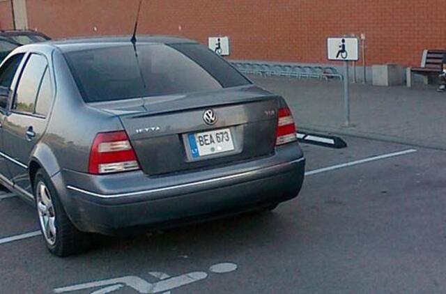 Instruktoriai pataria: automobilio statymo etiketas