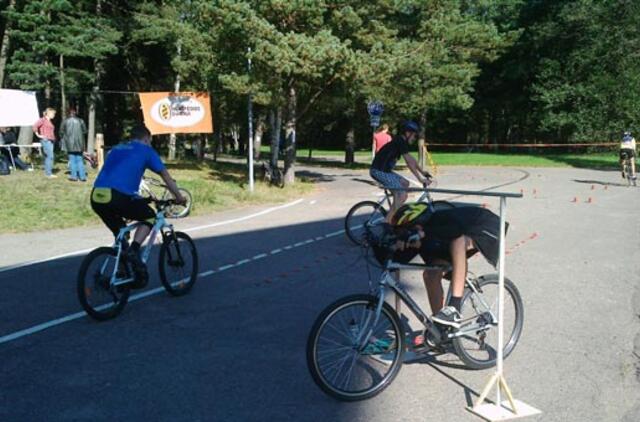 Klaipėdiečiai pramogavo rudenėjančiame miške