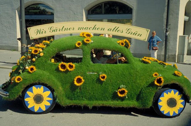 Lietuviai mielai vairuotų ekologiškus automobilius, bet...