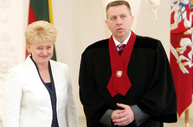 Politologai Prezidentės sprendimą neatleisti Dariaus Valio laiko pagrįstu