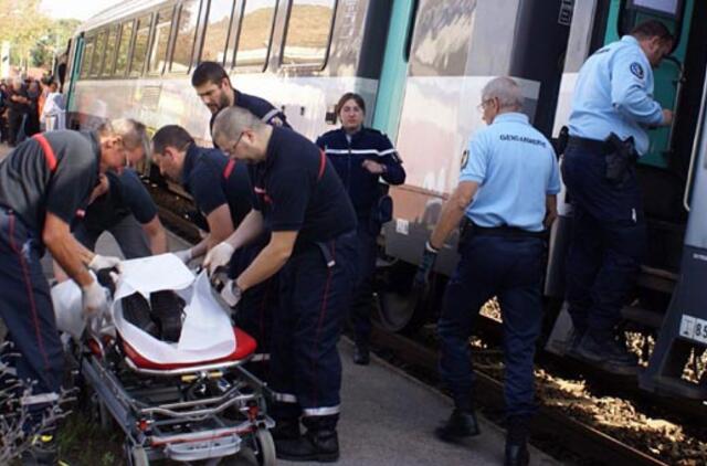 Prancūzijoje keleiviui peiliu sužeidus konduktorių, daugybė geležinkelio darbuotojų nutraukė darbą