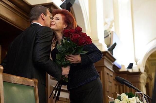 Solvita Abuoltinia perrinkta Latvijos Saeimos pirmininke