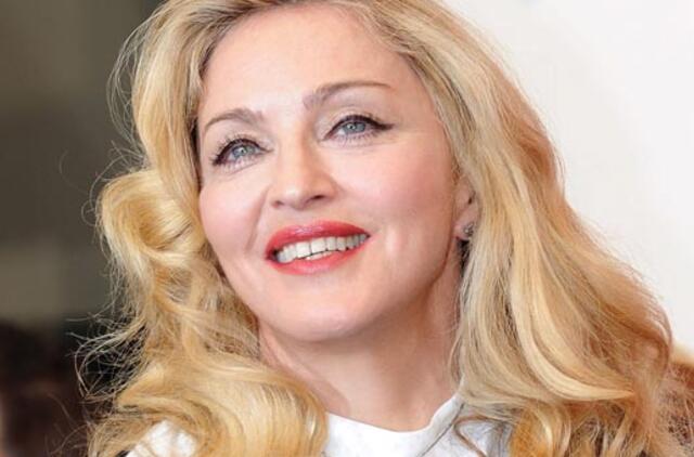 Tikras Madonnos brolis - benamis, renkantis skardines ir nakvojantis po tiltu