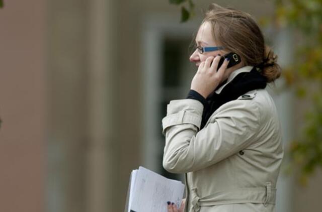 Tyrimas: kalbėjimas mobiliuoju telefonu nesukelia vėžio