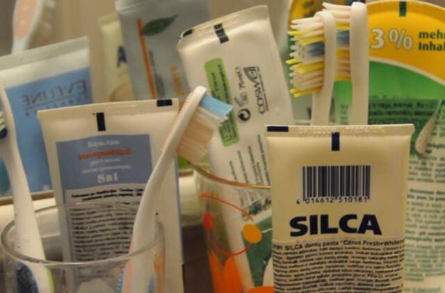 Vyrai dantis nori valytis išgėrę alaus, o moterys - suvalgiusios saldumynų