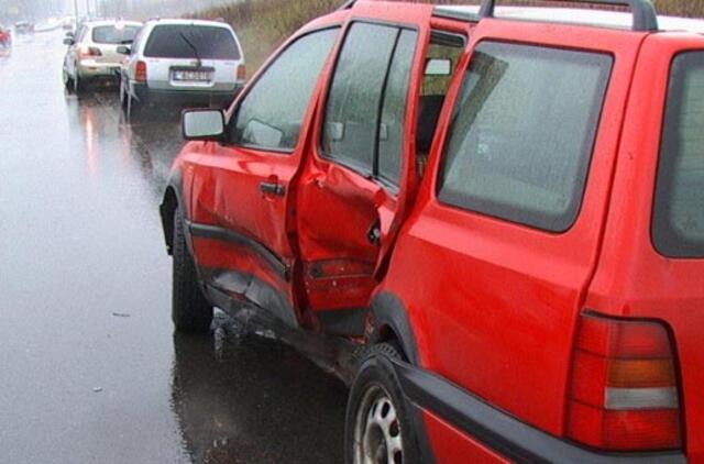 Bandymas apsisukti baigėsi avarija