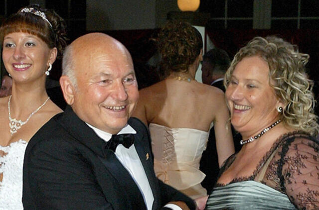 Buvęs Maskvos meras: Dmitrijus Medvedevas elgiasi kaip diktatorius