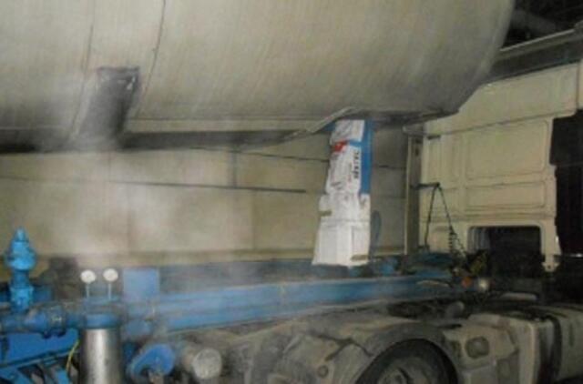 Cisternos "rentgenograma" parodė tūkstančius pakelių cigarečių