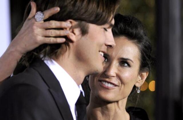Demi Moore paskelbė išsiskyrusi su Ashtonu Kutcheriu