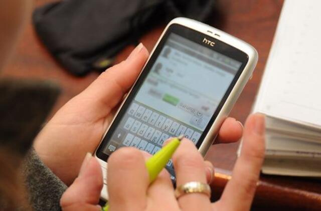 Didžiojoje Britanijoje išmanieji telefonai jau keičia grynuosius