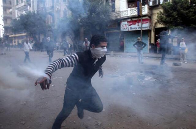 Egipte per policijos ir protestuotojų susirėmimus sužeista 900 žmonių